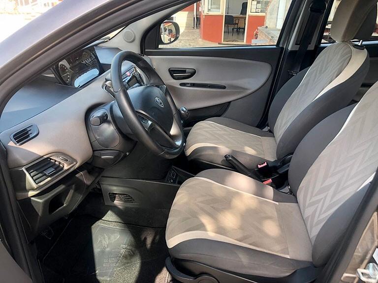 Lancia Ypsilon 1.2 69 CV 5 porte Silver