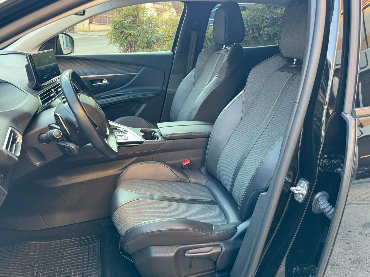 PEUGEOT 3008 HDI 130 S&S EAT8 ALLURE NAVI+RETROCAMERA