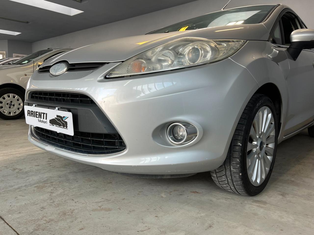 Ford Fiesta 1.2cc TITANIUM 82cv 5 PORTE x NEOPATENTATI