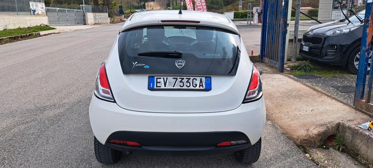 Lancia Ypsilon 0.9 TwinAir 85 CV 5 porte Metano Ecochic Silver