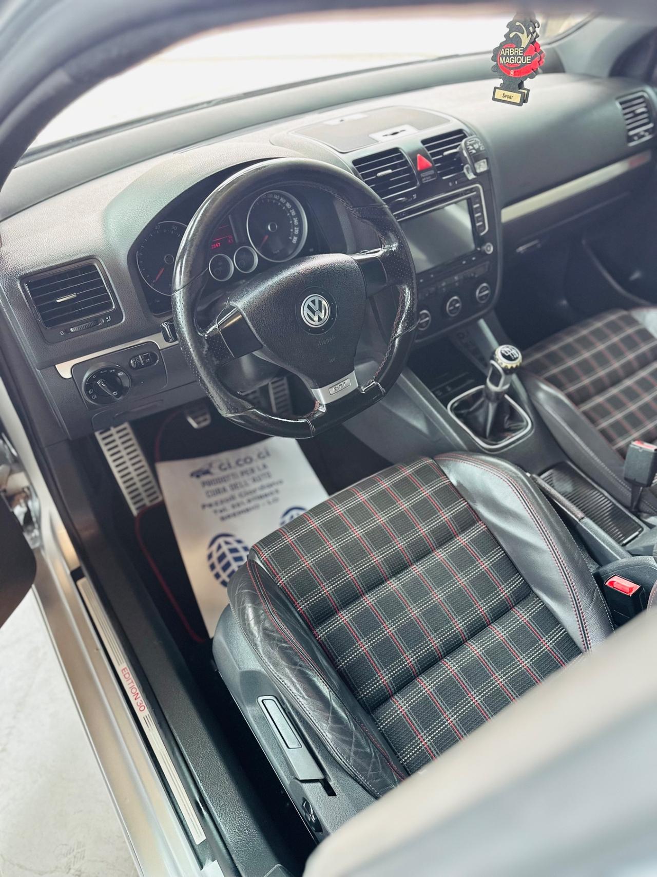 Volkswagen Golf GTI edition 30