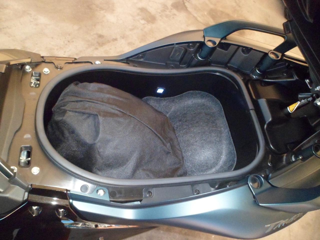 Yamaha T Max 560 tech max dark Petrol solo km480