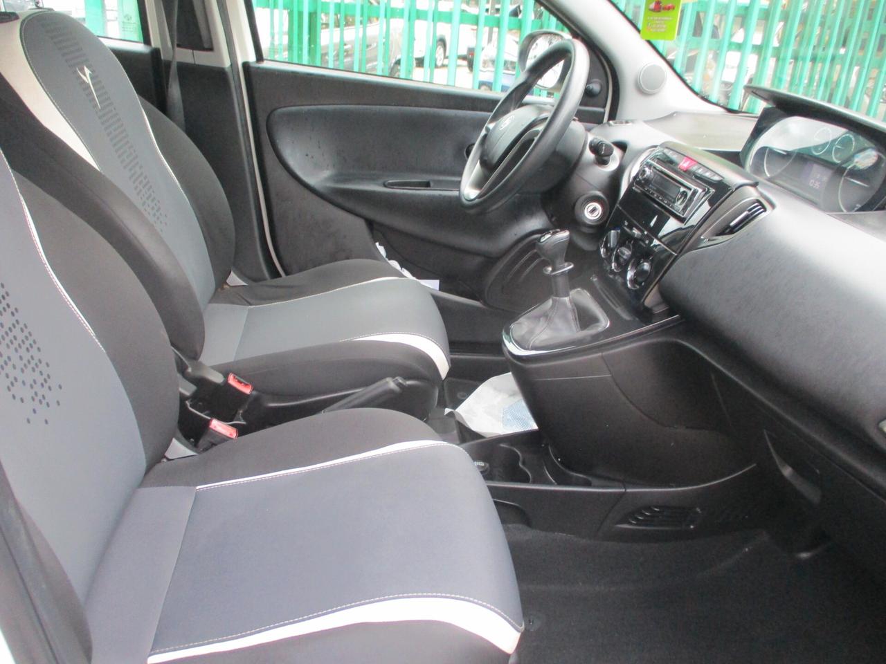 Lancia Ypsilon 1.2 ECOCHIC GPL DI SERIE ELEFANTINO