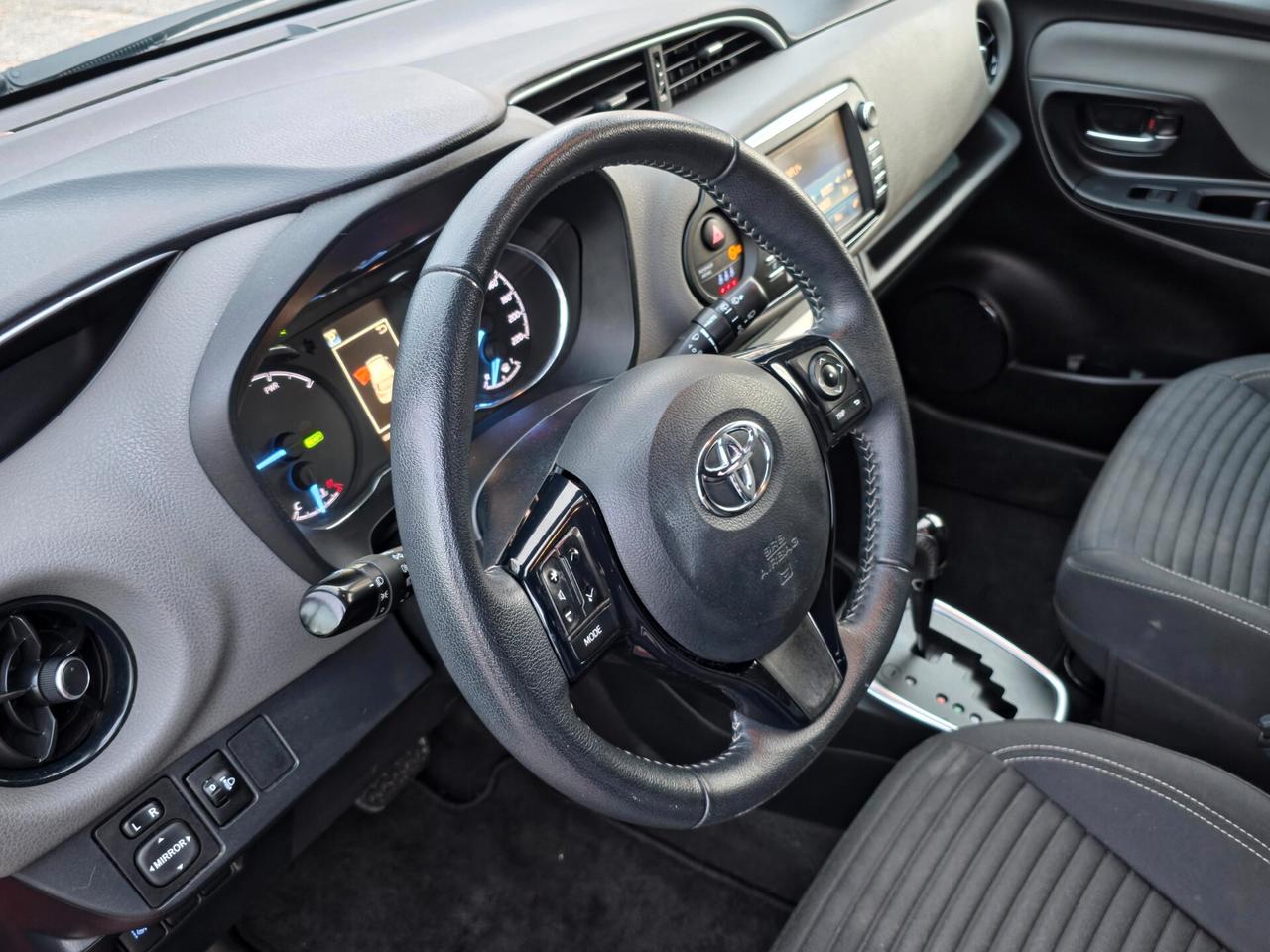 Toyota Yaris 1.5 Hybrid 5 porte Business 2017-E6B Automatico