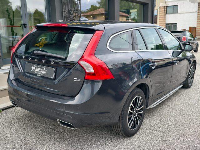VOLVO V60 D4 R-design Momentum
