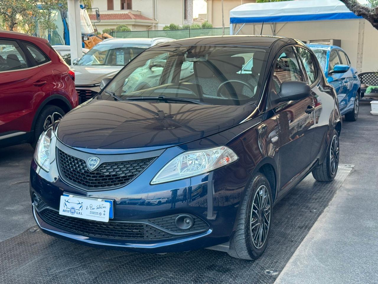 Lancia Ypsilon 1.0 FireFly 5 porte S&S Hybrid Ecochic Silver