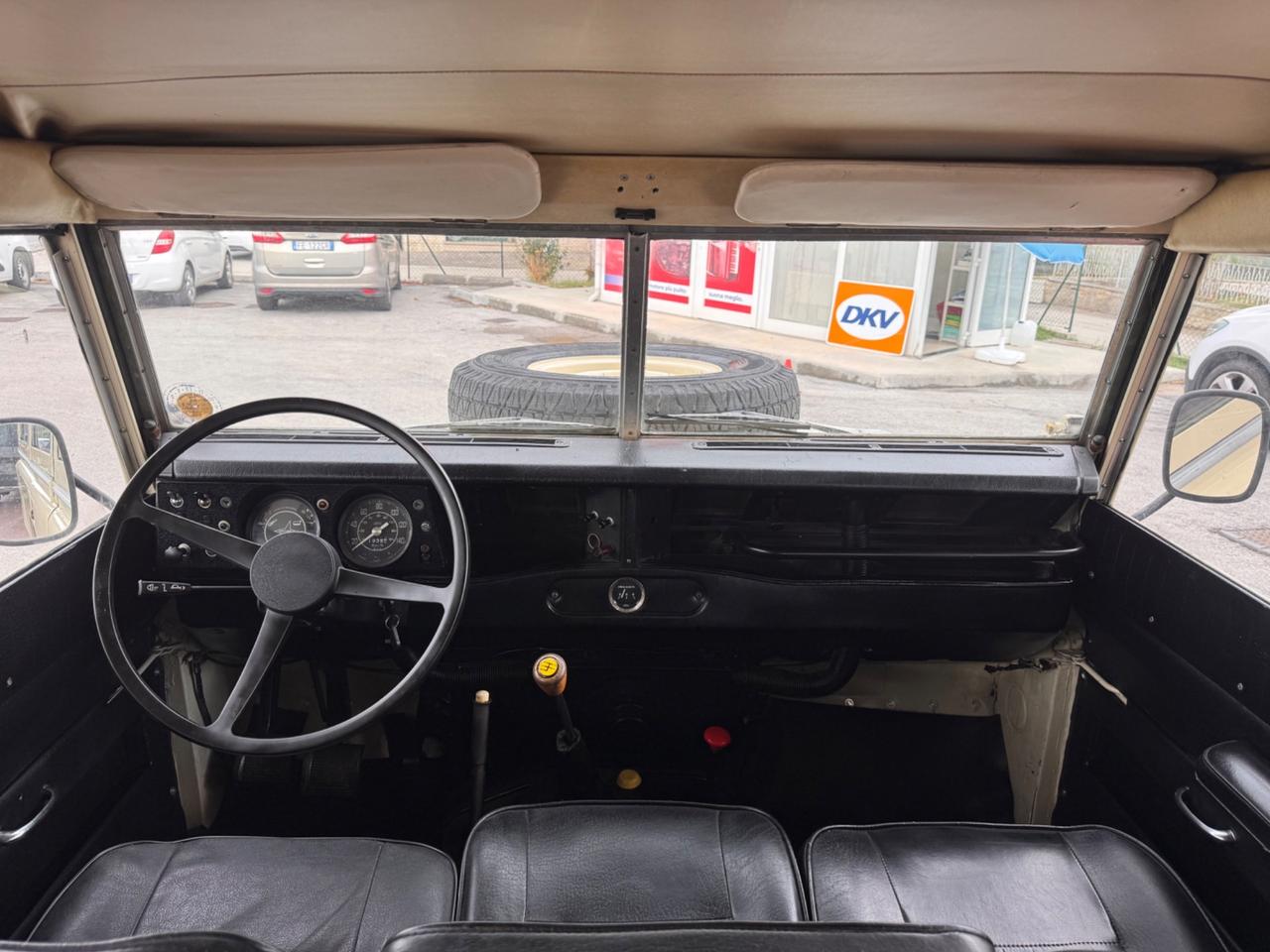 Land Rover Defender 109D