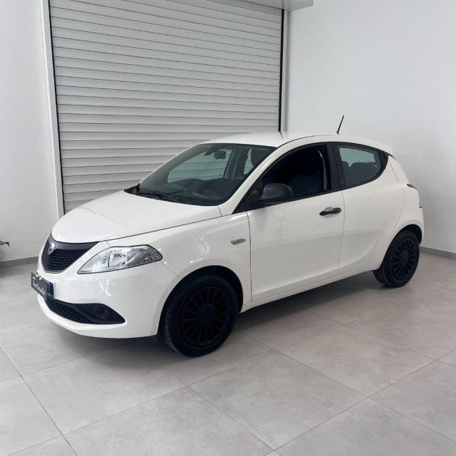 LANCIA Ypsilon 1.0 FireFly 5 porte S&S Hybrid Ecochic Silver
