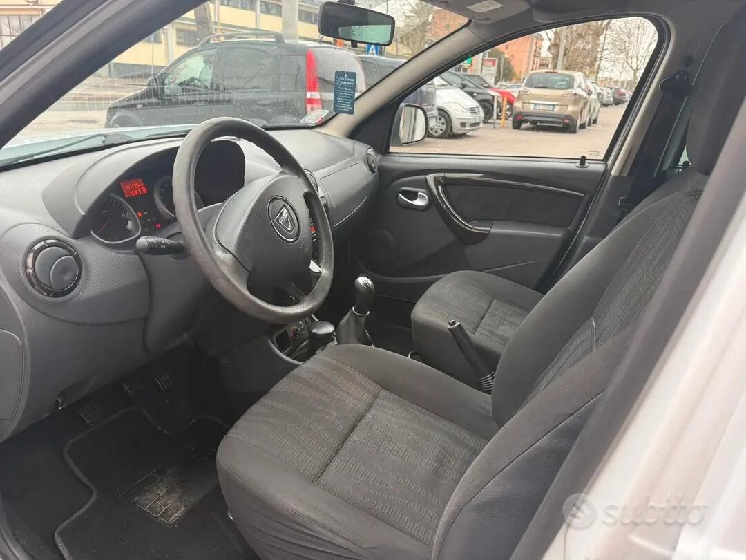 Dacia Duster 1.6 110CV con gancio traino