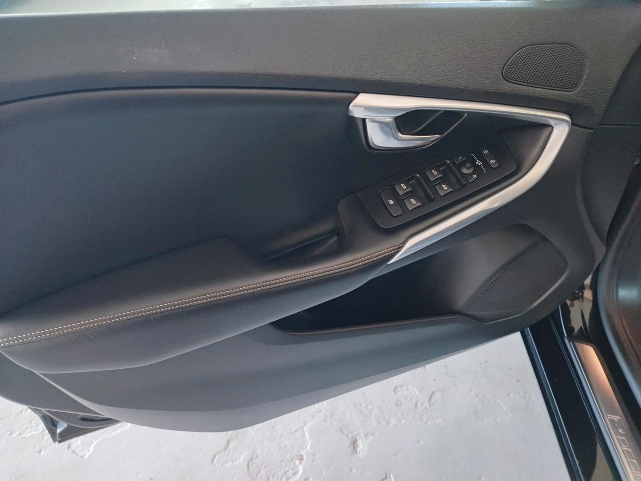 Volvo V40 D2 R-design
