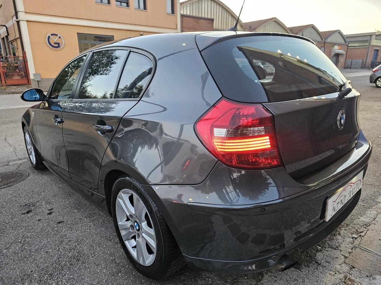 Bmw 118d 143cv Futura DPF*Navi*Bi-Xeno*Pdc*5 Porte