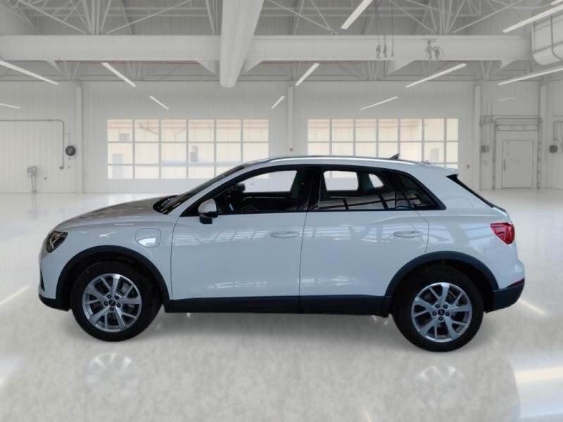 Audi Q3 45 TFSI e S tronic Business