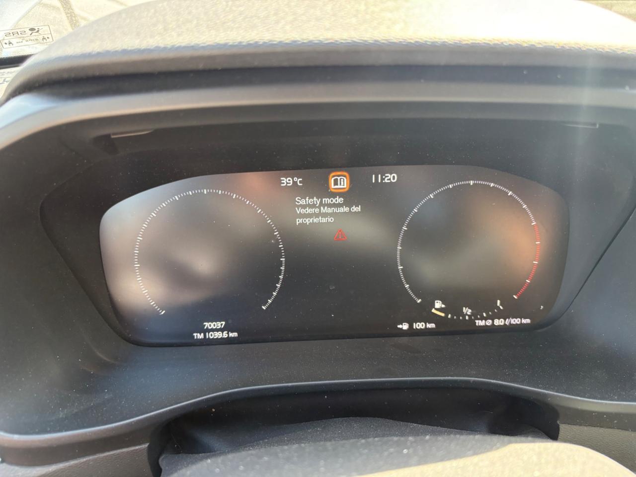 Volvo XC40 Incidentata