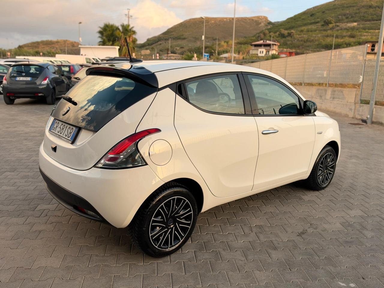 LANCIA YPSILON 1.0 FIREFLY 70CV HYBRID 2023