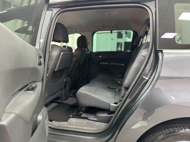 PEUGEOT 5008 1.6 HDi 115CV Business