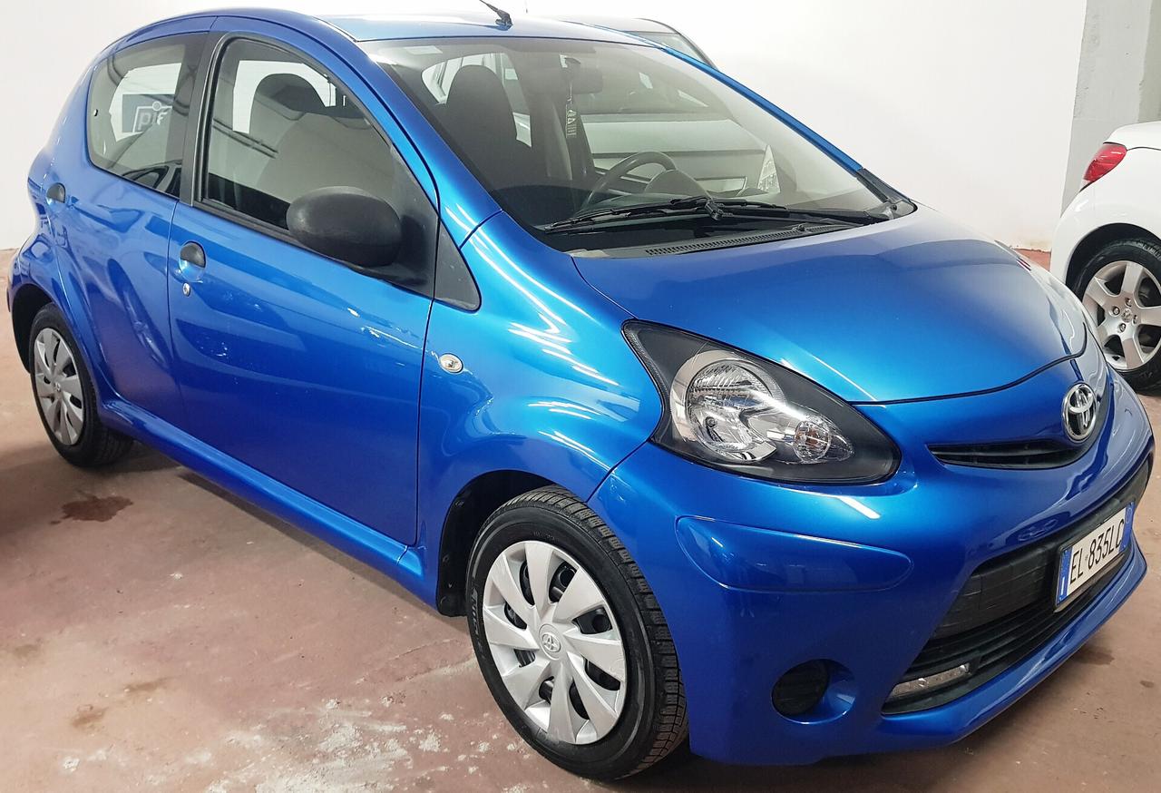 TOYOTA AYGO 1.0 5P LOUNGE CONNECT 08/2012