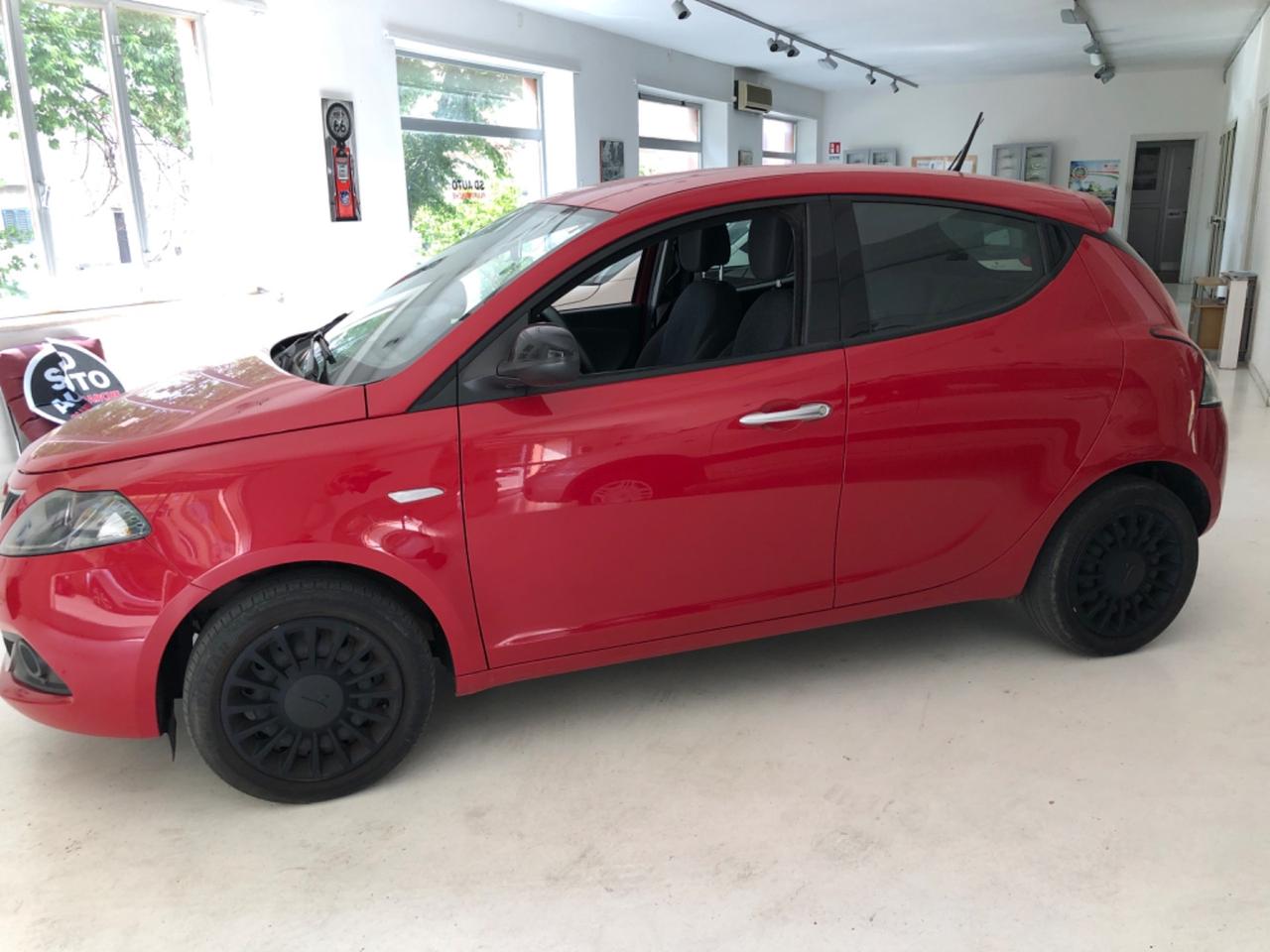 Lancia Ypsilon 1.0 FireFly 5 porte S&S Hybrid Ecochic Silver