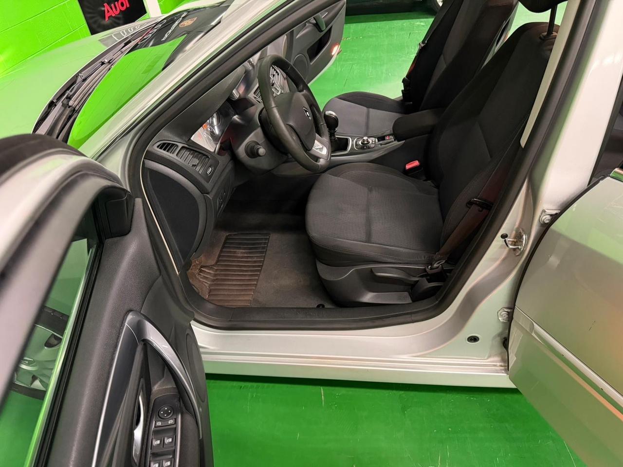 Renault Laguna 2.0 16V SporTour Nav