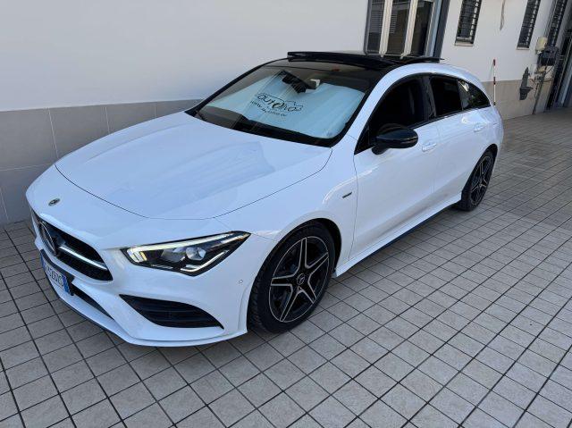 MERCEDES-BENZ CLA 200 Shooting Brake d Premium Edition