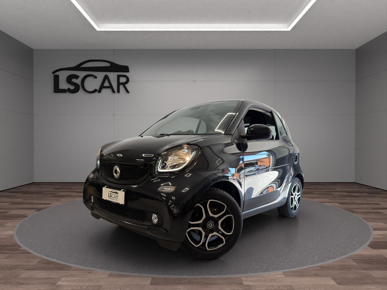 Smart fortwo coupe Prime 90cv - Unico proprietario - Sedili in pelle riscaldabili - Cerchi in lega - Luci Led - Tetto panoramico