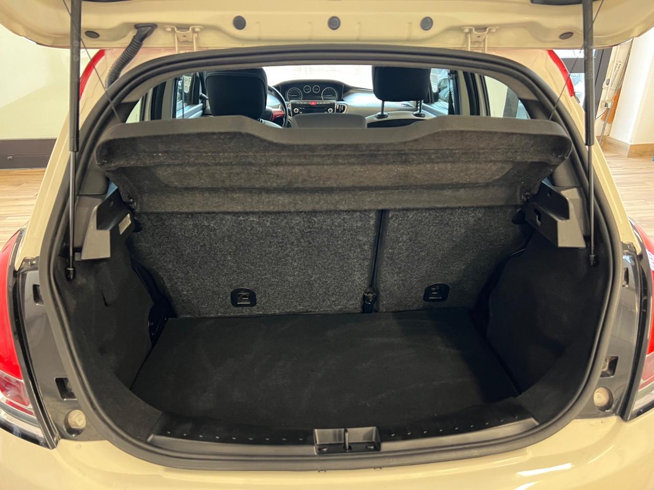 Lancia Ypsilon 1.2 69 CV 5 porte GPL Ecochic 30th Anniversary