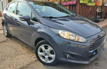 Ford Fiesta 1.5 TDCi 75CV 5 porte gancio traino