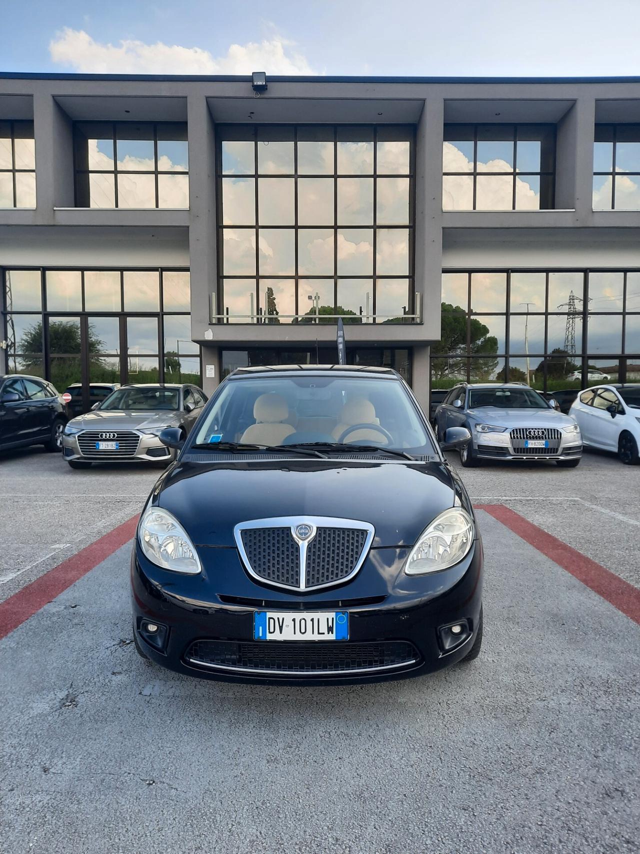 Lancia Ypsilon 1.2 Platino OK NEOPATENTATI