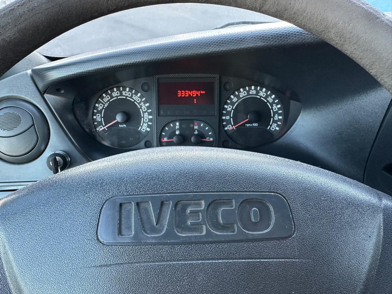 Iveco 35c15 con pedana