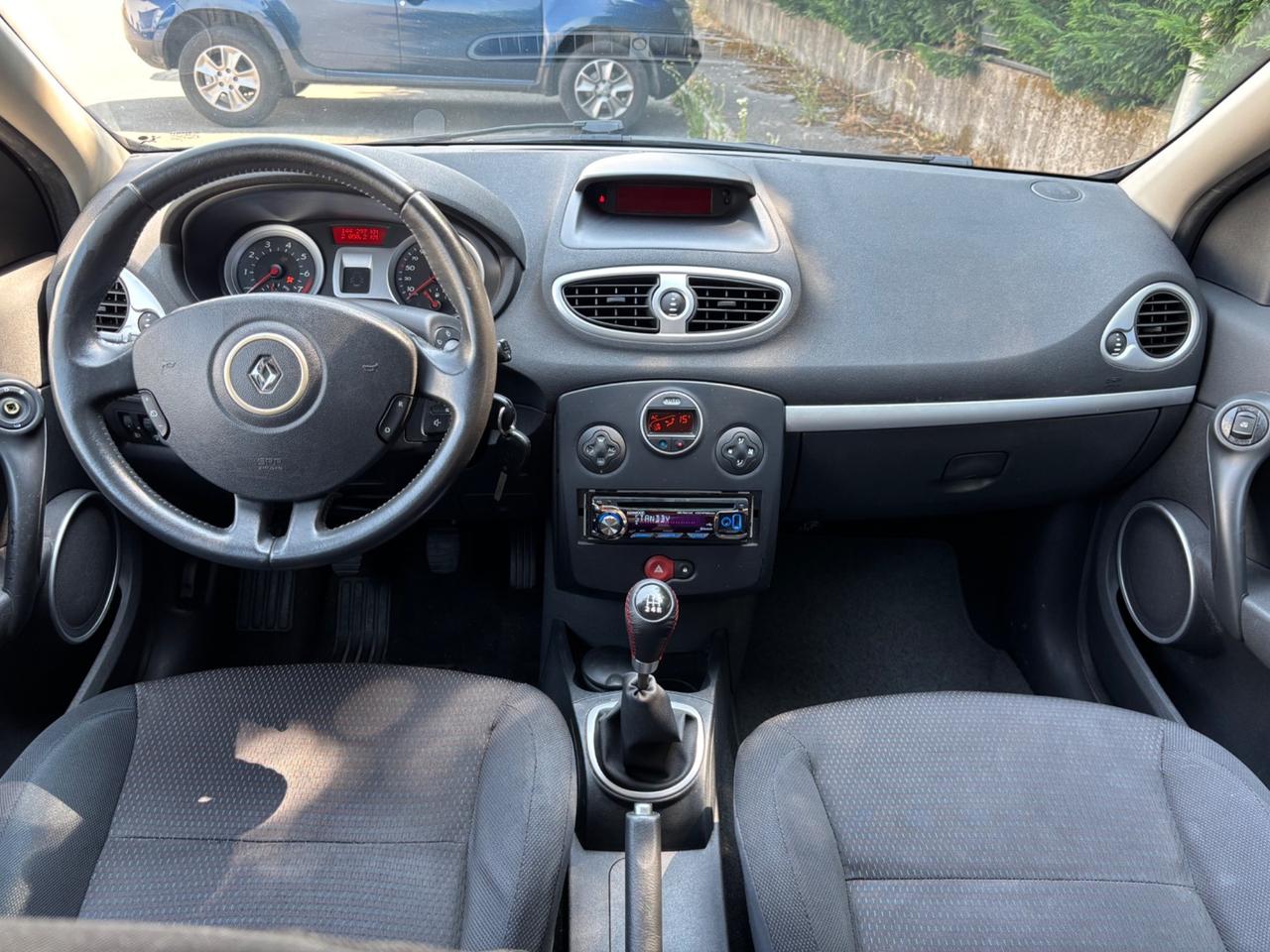 Renault Clio 1.2 16V UNI PRO!