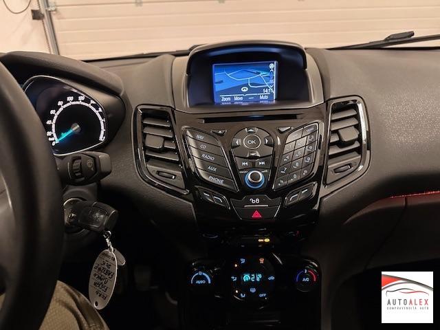 FORD - Fiesta 5p 1.5 tdci Black&White 75cv NEOPATENTATI