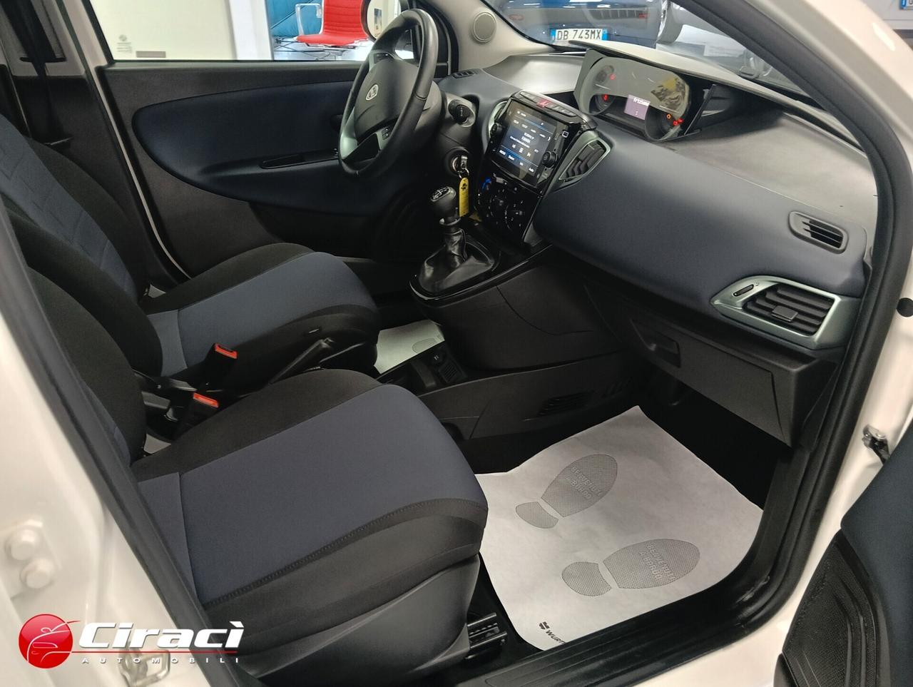 Lancia Ypsilon 1.0 5 p Hybrid Platino
