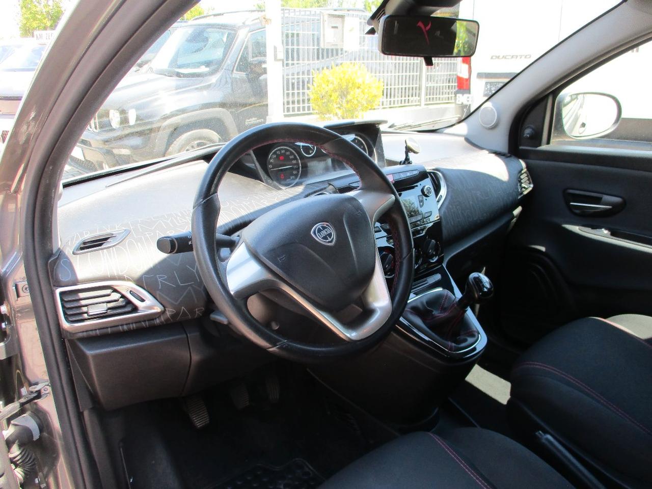 Lancia Ypsilon 5 Porte Ypsilon 1.3 mjt Elefantino Rosa 95cv OK NEOPAT.
