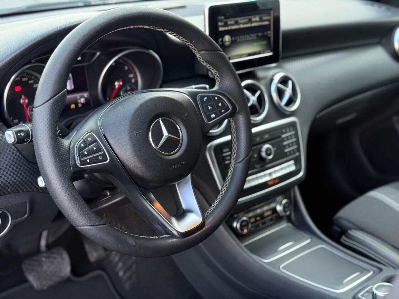 Mercedes-benz A 180 AMG Line - Premium Next auto