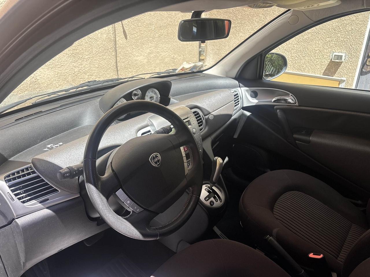 LANCIA YPSILON 1.4 16V PLATINO AUTOMATICA