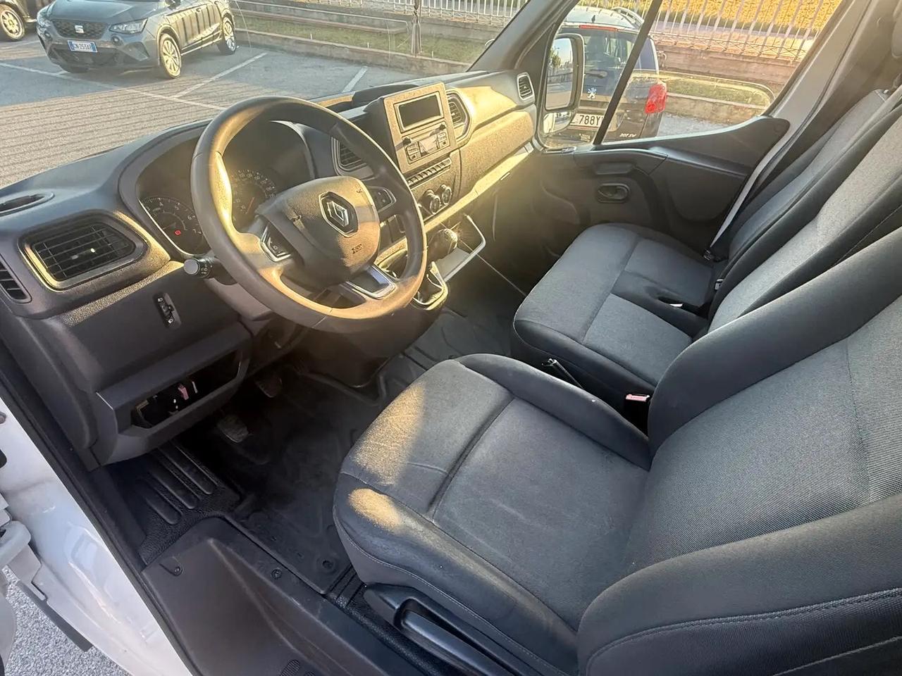 Renault Master 35Q. 145cv FRCX-20 CON GANCIERA A TRE VIE