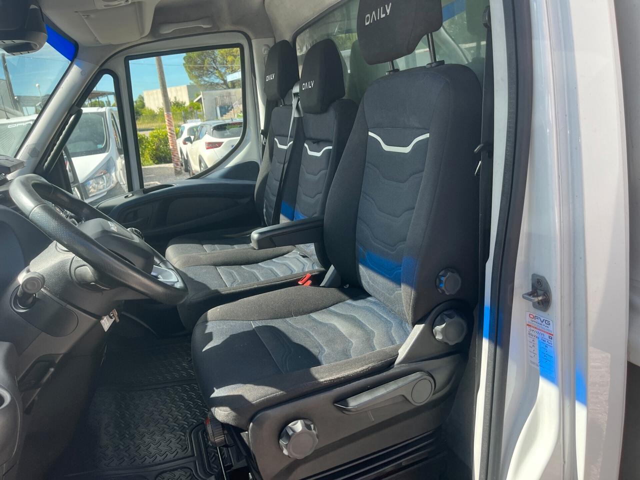 IVECO DAILY 35C18 3.0CC CENTINA ALZA E ABBASSA