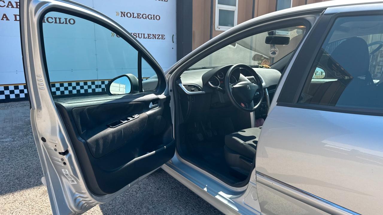 Peugeot 207 1.4 75CV NEOPATENTATI - 2011