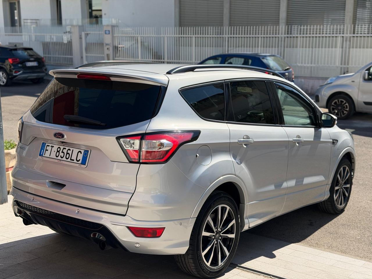 Ford Kuga 1.5 TDCI 120 CV ST-Line-12/2018-LED/NAVI/PELLE/18”