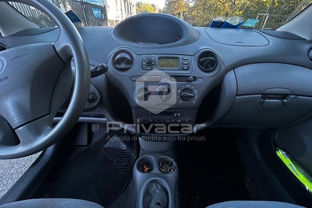 TOYOTA Yaris 1.0i 16V cat 5 porte