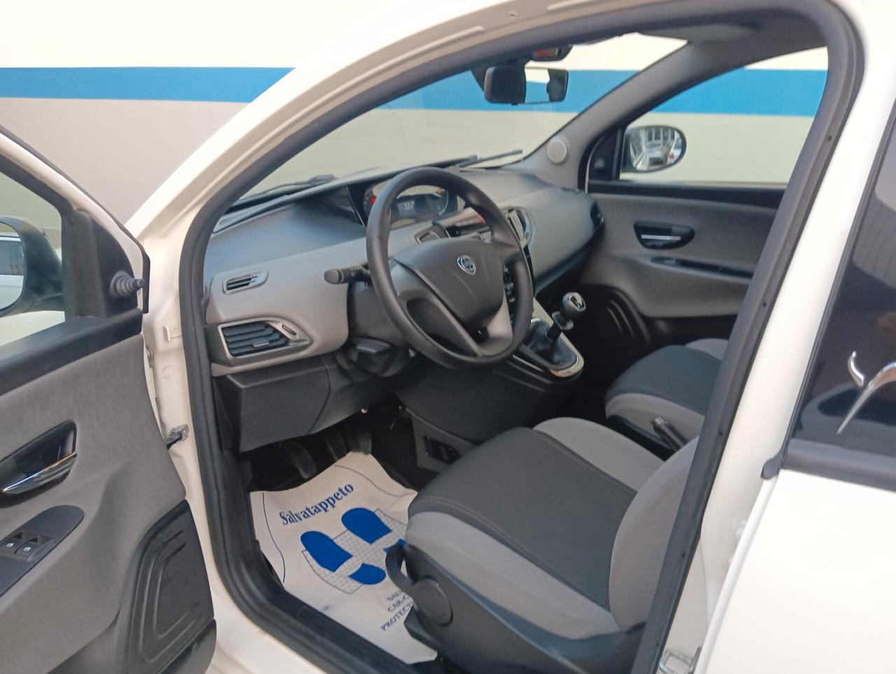 Lancia Ypsilon 1.2 69 CV 5 porte S&S Silver