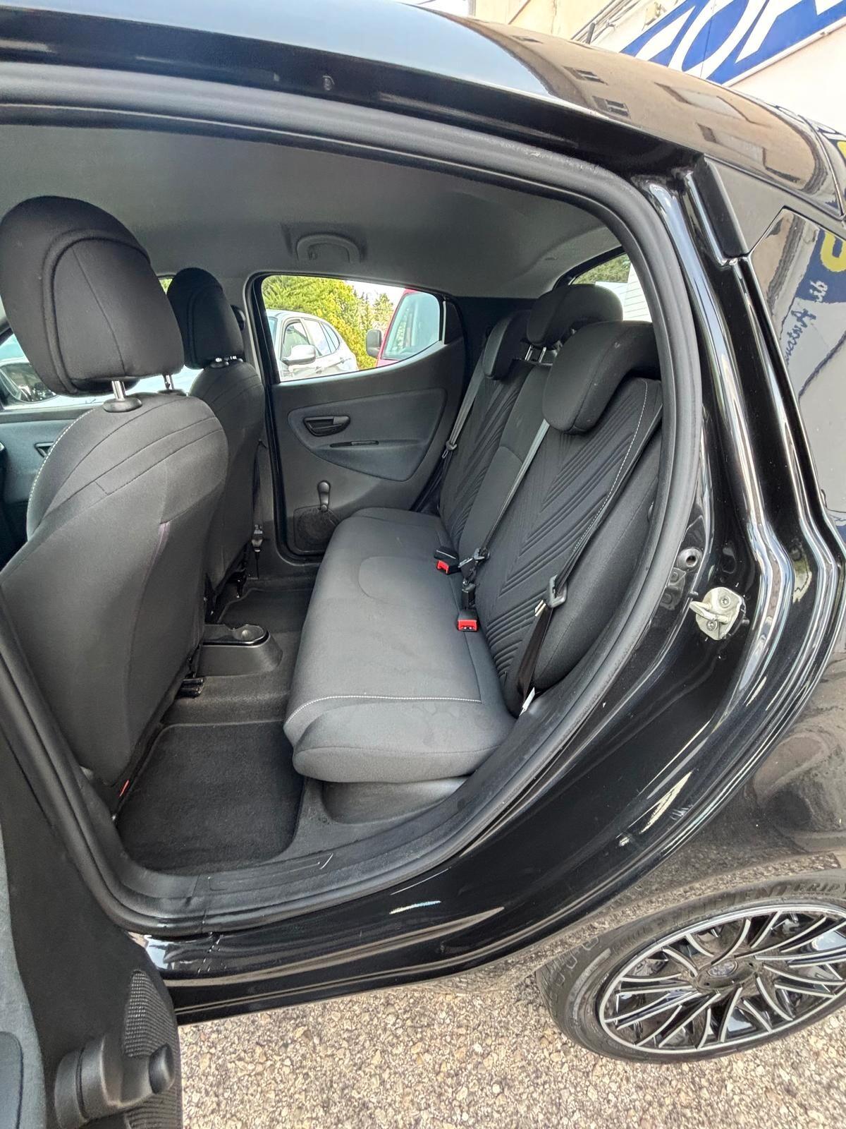 Lancia Ypsilon 1.0 FireFly 5 porte S&S Hybrid Gold