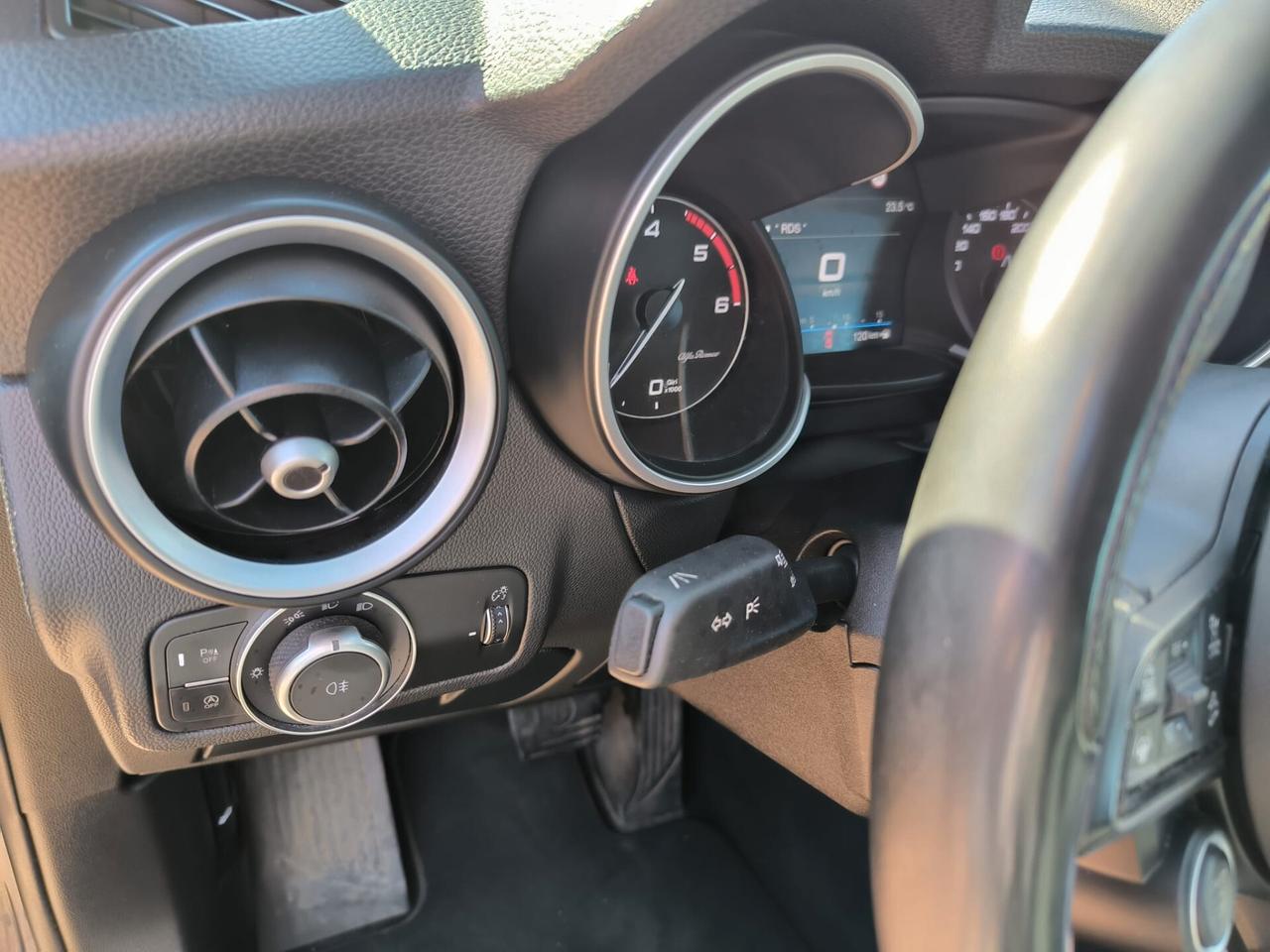 Alfa Romeo Stelvio 2.2 Turbodiesel 160 CV AT8 RWD Business