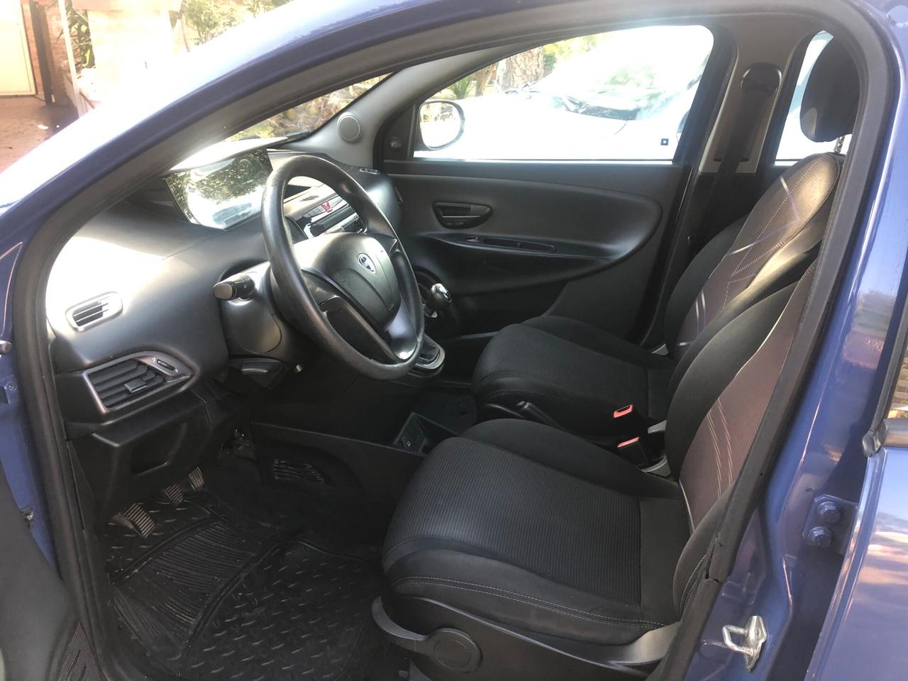 Lancia Ypsilon 1.2 69 CV 5 porte Unyca