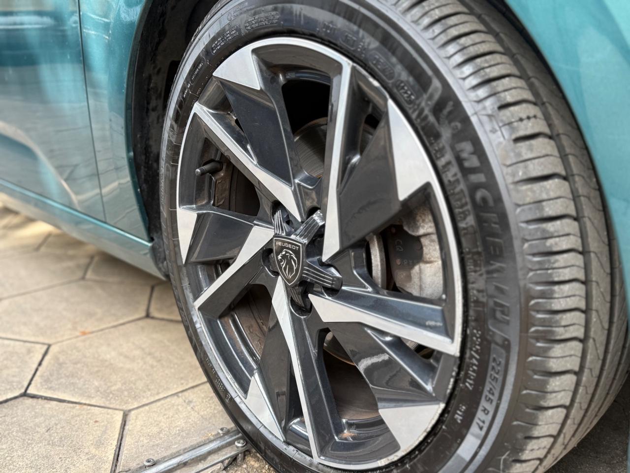 Peugeot 308 BlueHDi 130 S&S EAT8 SW Allure
