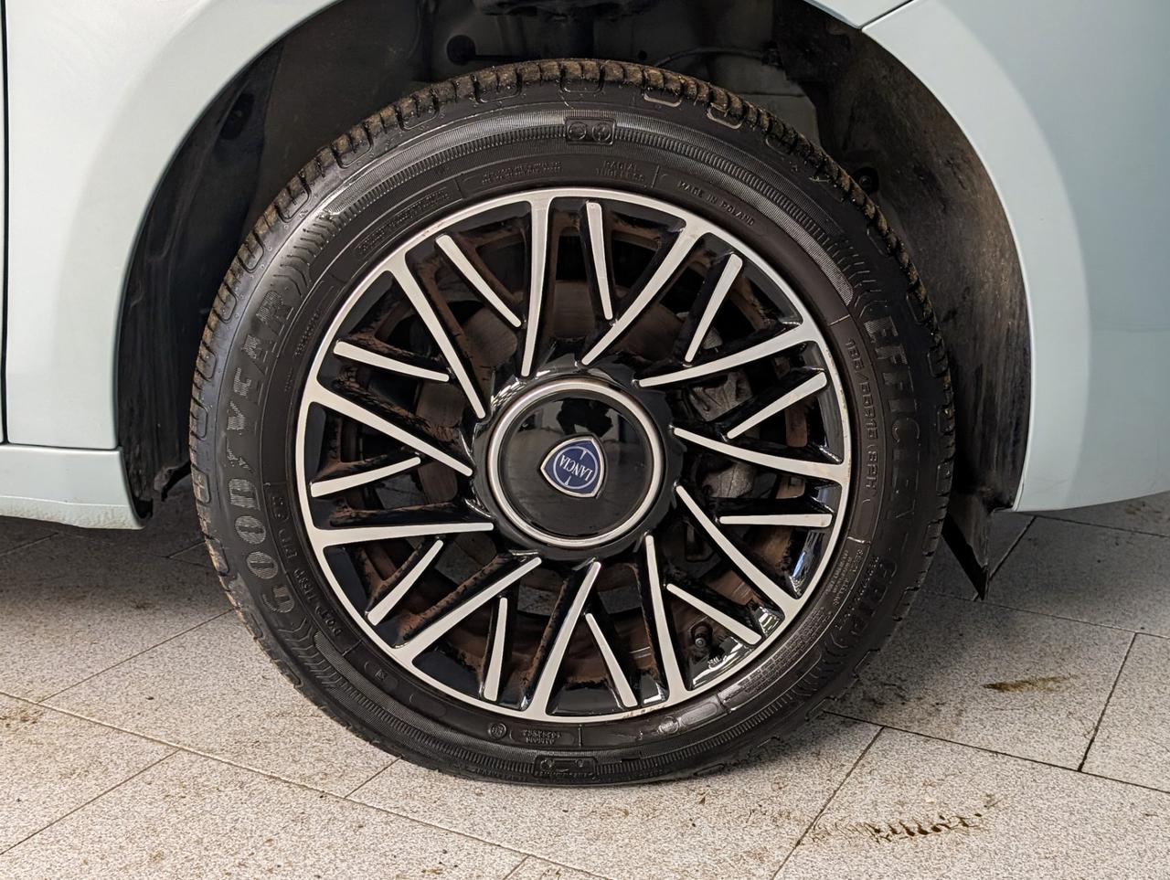 Lancia Ypsilon 1.0 Hybrid 70cv Platino