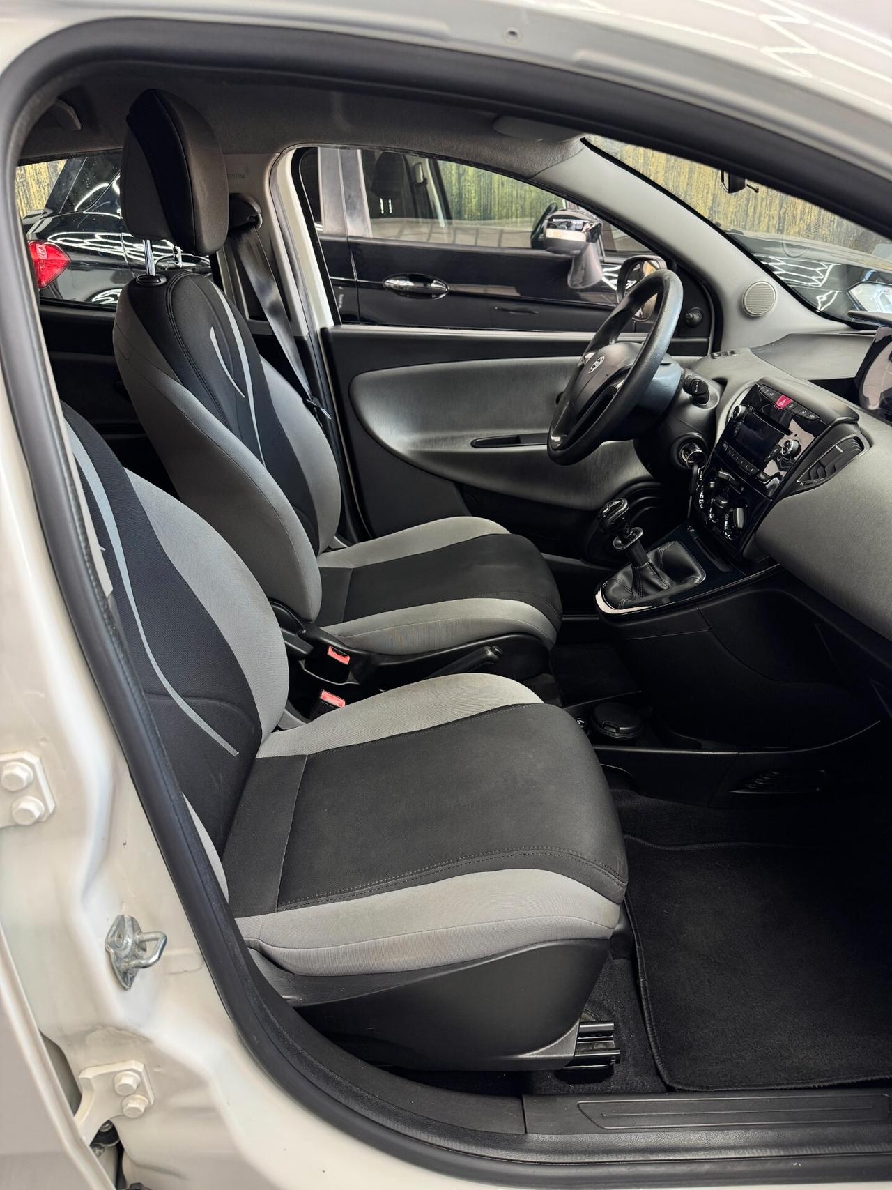 Lancia Ypsilon 1.2 69 CV 5 porte Gold