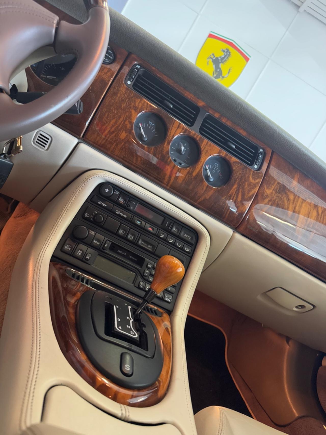 JAGUAR XK8 4.0 BENZ V8 284CV OK PERMUTE VEICOLO FINANZIABILE
