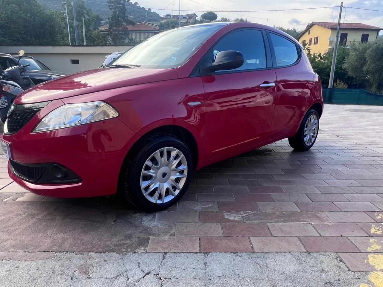 Lancia Ypsilon 1.0 FireFly 5 porte S&S Hybrid Alberta Ferretti
