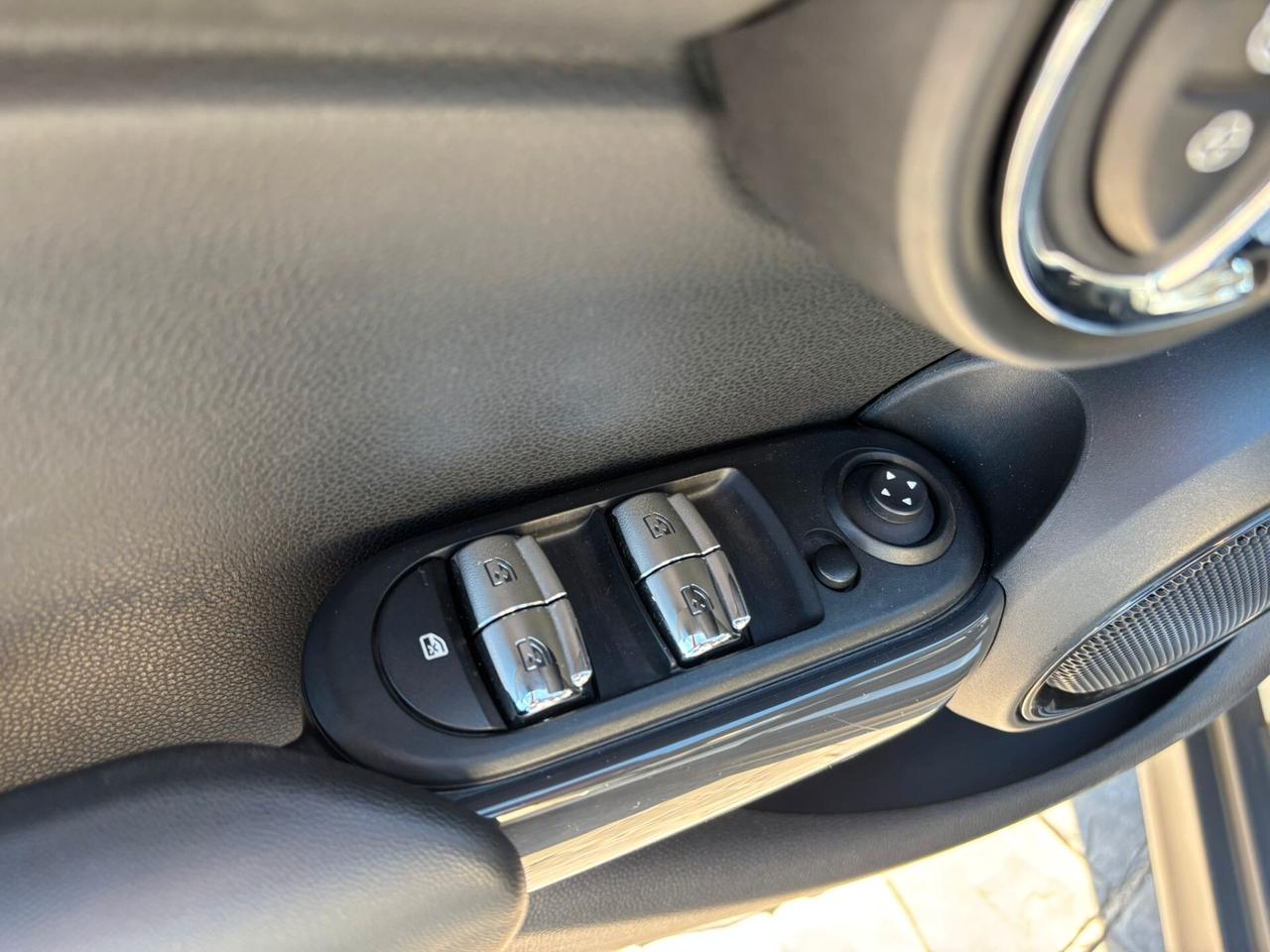 MINI 1.5 ONE D HYPE 5p - FULL-LED