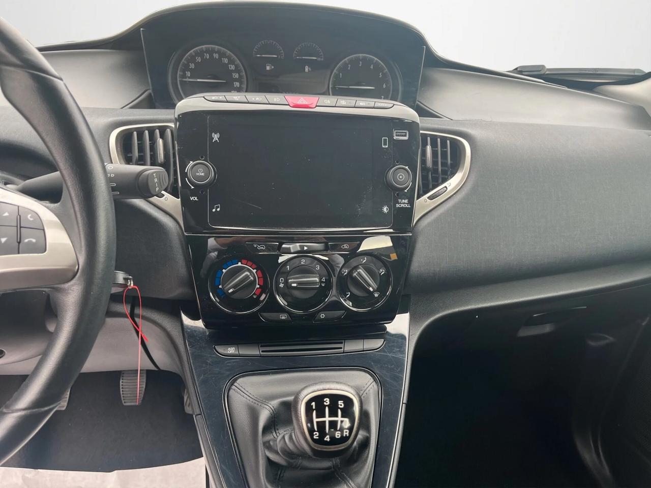 Lancia Ypsilon 1.0 FireFly 5 porte S&S Hybrid Gold